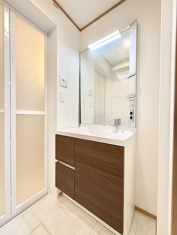 ■明るい洗面所は毎朝の歯磨きも楽しくできちゃいそうです♪