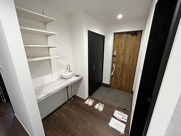 ■欲しかったシューズインクローク!雨具や三輪車、ベビーカーも置けます!