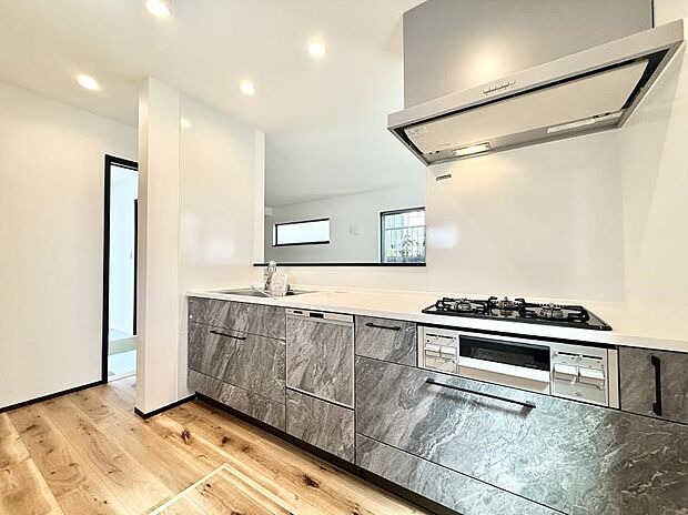 ■シンプルで機能的、毎日使いやすいキッチン