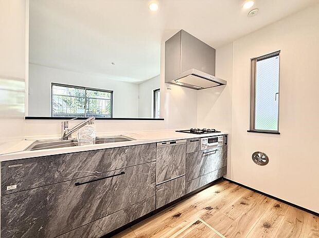 ■家族の絆を深める、温もりのあるキッチン