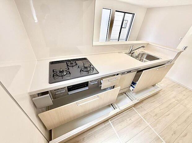 ■シンプルで機能的、毎日使いやすいキッチン