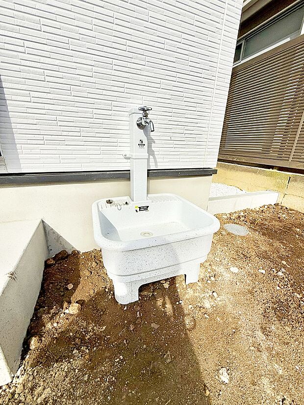 ■ガーデニングや洗車などの際に大活躍な屋外立水栓  