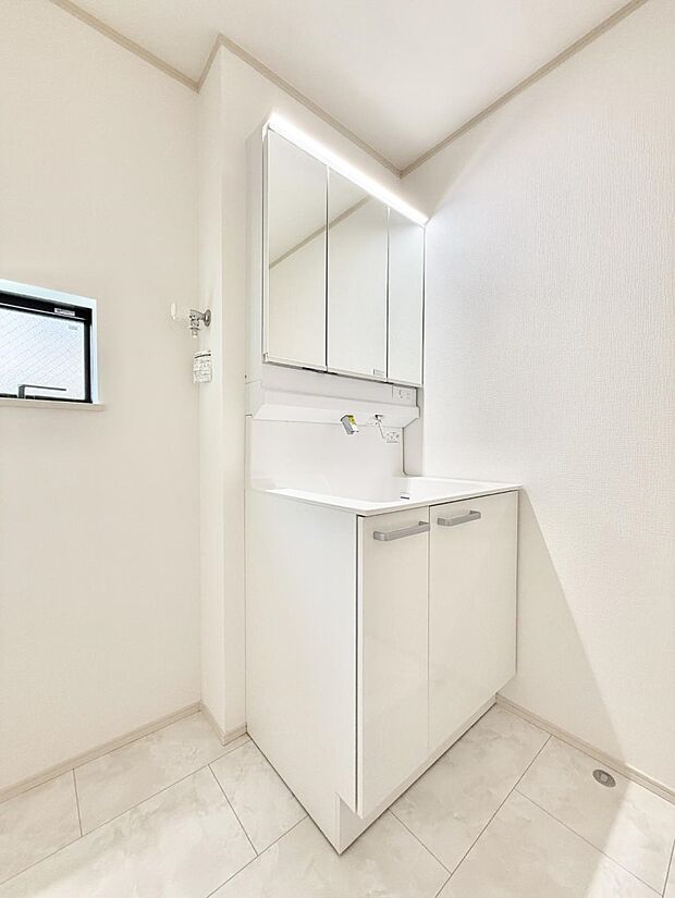 ■明るい洗面所は毎朝の歯磨きも楽しくできちゃいそうです♪