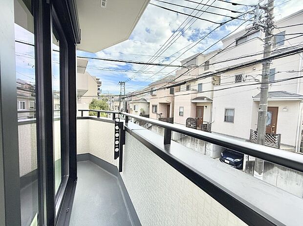 ■ 心地よい風と光を感じる、くつろぎのバルコニー