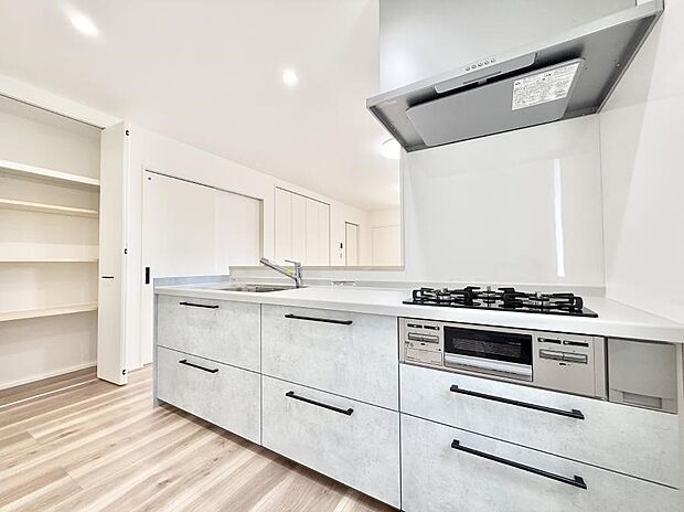 ■家族の絆を深める、温もりのあるキッチン