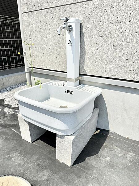 2号棟  ■ガーデニングや洗車などの際に大活躍な屋外立水栓