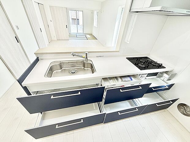 ■シンプルで機能的、毎日使いやすいキッチン