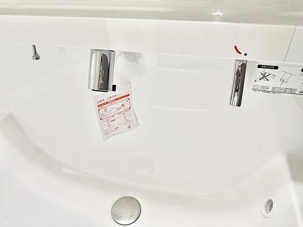 ■細かい部分まで洗いやすく便利なハンドシャワー付き