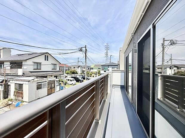 ■ 自然を身近に感じる、開放的なバルコニー