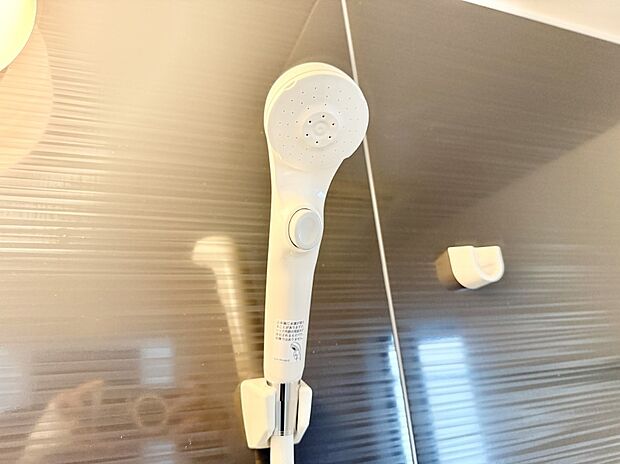 ■手元で簡単に止水できるため、水の無駄遣いを減らすことができます。