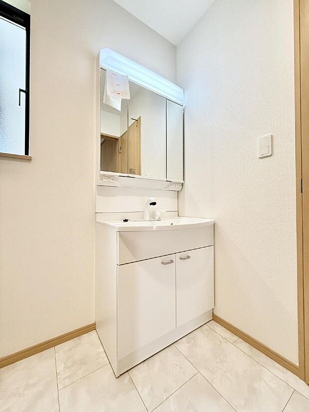 ■明るい洗面所は毎朝の歯磨きも楽しくできちゃいそうです♪