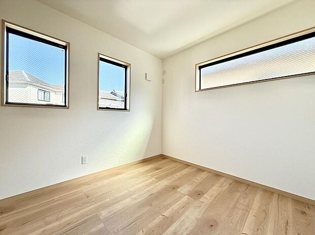 ■2面採光で明るい居室!