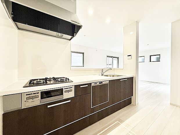 ■シンプルで機能的、毎日使いやすいキッチン