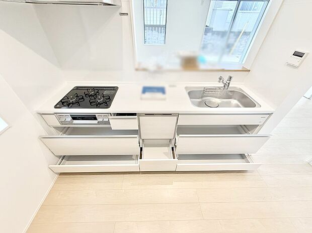 ■シンプルで機能的、毎日使いやすいキッチン