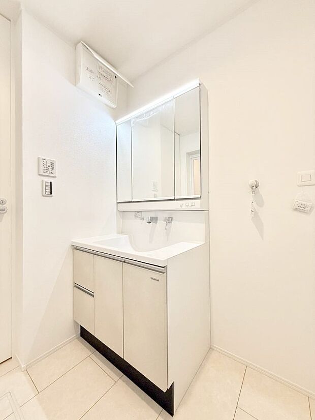 ■明るい洗面所は毎朝の歯磨きも楽しくできちゃいそうです♪