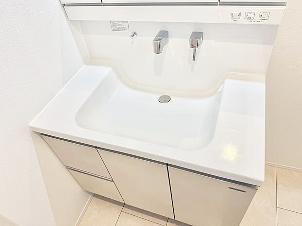 ■手洗いや顔を洗う時も快適に使える便利なシャワー