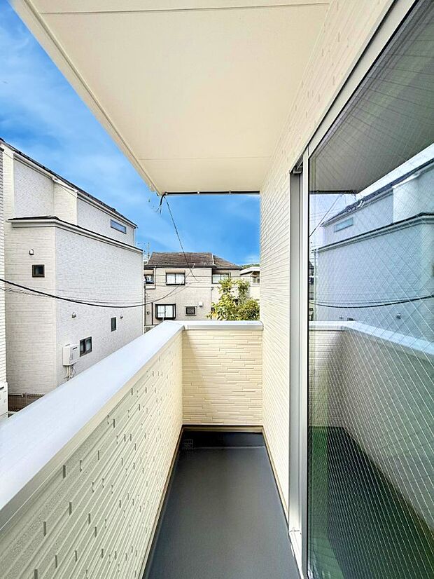 ■ 心地よい風と光を感じる、くつろぎのバルコニー