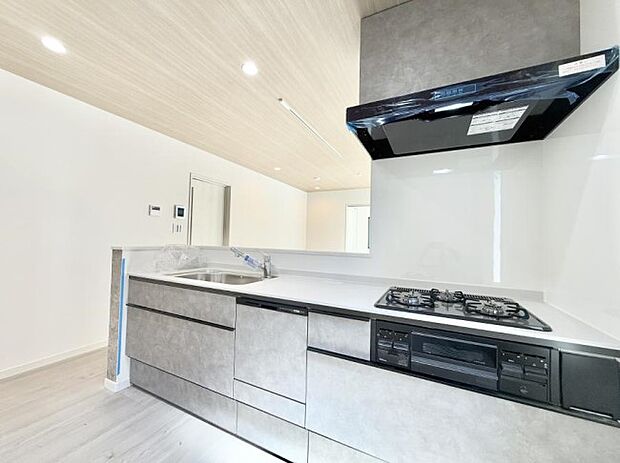 ■シンプルで機能的、毎日使いやすいキッチン