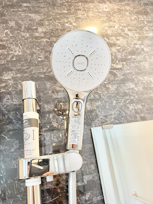 ■手元で簡単に止水できるため、水の無駄遣いを減らすことができます。