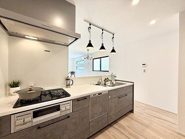 ■シンプルで機能的、毎日使いやすいキッチン