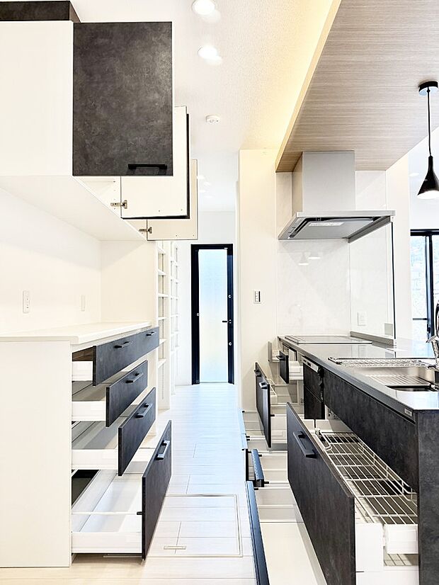 ■家族の絆を深める、温もりのあるキッチン