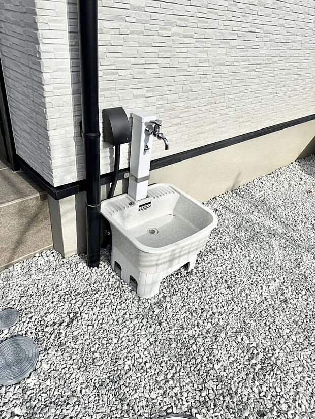 ■ガーデニングや洗車などの際に大活躍な屋外立水栓  