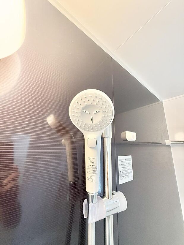 ■手元で簡単に止水できるため、水の無駄遣いを減らすことができます。