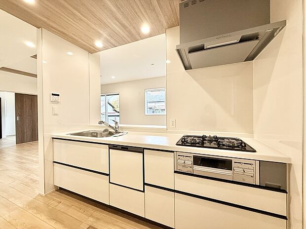 ■シンプルで機能的、毎日使いやすいキッチン