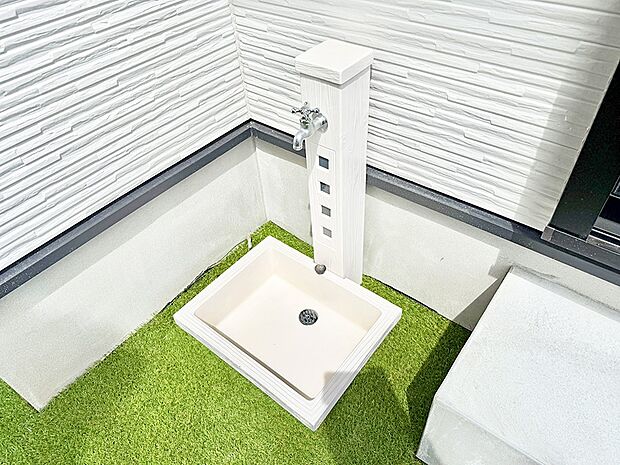 ■ガーデニングや洗車などの際に大活躍な屋外立水栓