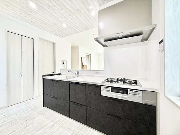 ■家族の絆を深める、温もりのあるキッチン