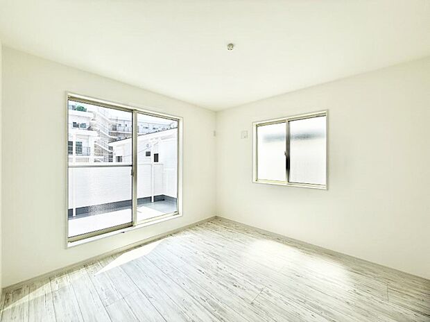 ■2面採光で明るい居室！