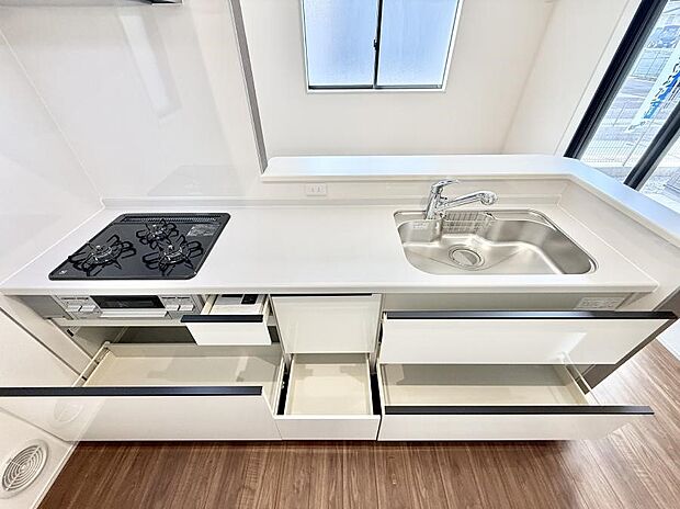 ■家族の会話が弾む、心地よいキッチンスペース