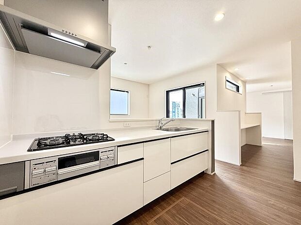 ■家族の会話が弾む、心地よいキッチンスペース