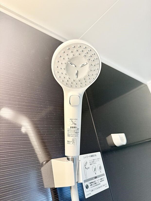 ■手元で簡単に止水できるため、水の無駄遣いを減らすことができます。