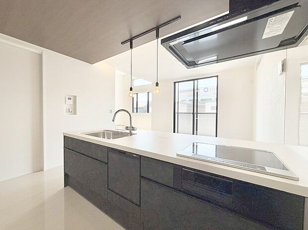 会話が深まる対面キッチン！家族との会話がはずみます  