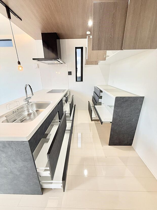 収納力豊富なシステムキッチンです!