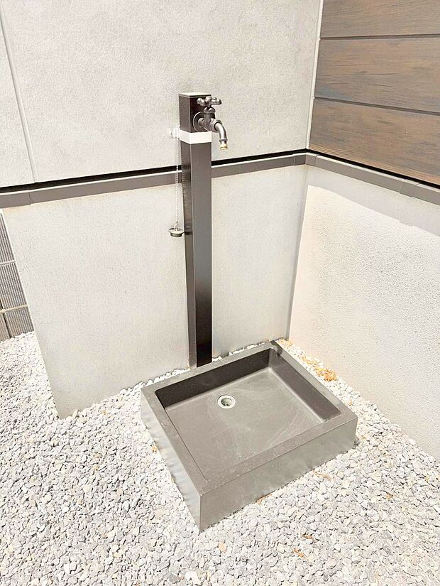 ■ガーデニングや洗車などの際に大活躍な屋外立水栓