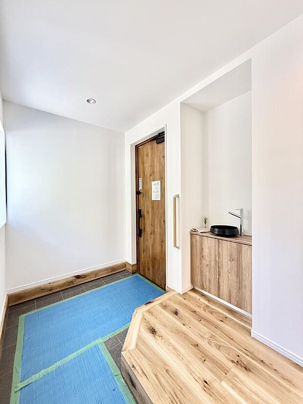 ■欲しかったシューズインクローク！雨具や三輪車、ベビーカーも置けます！  