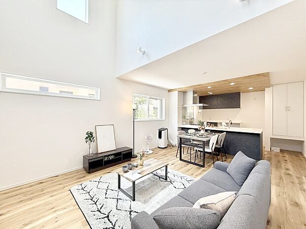 ■17帖以上の広々LDK！陽当りも良好です  