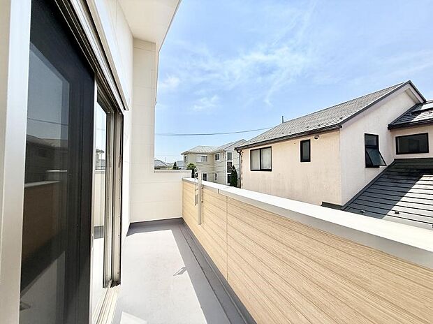 ■南面バルコニーは陽当たり良好！お洗濯物がよく乾きますね  