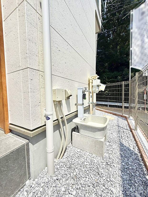 ■ガーデニングや洗車などの際に大活躍な屋外立水栓  