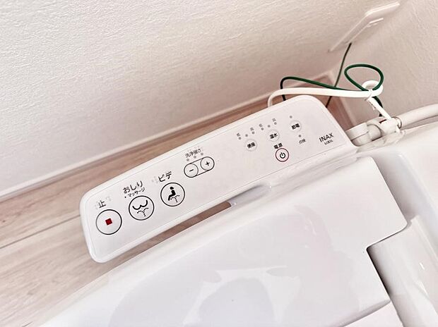 ■温水洗浄で快適、清潔感が保たれるシャワートイレ