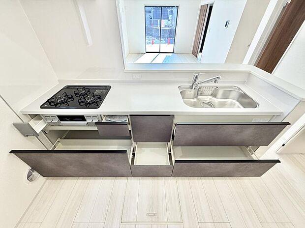 ■家族の絆を深める、温もりのあるキッチン