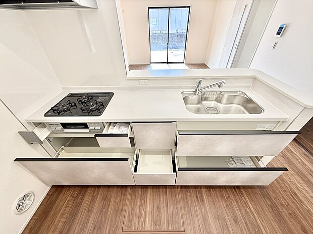 ■シンプルで機能的、毎日使いやすいキッチン