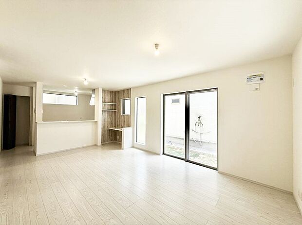 ■家具を置いてもゆったり過ごせる広さのリビング  