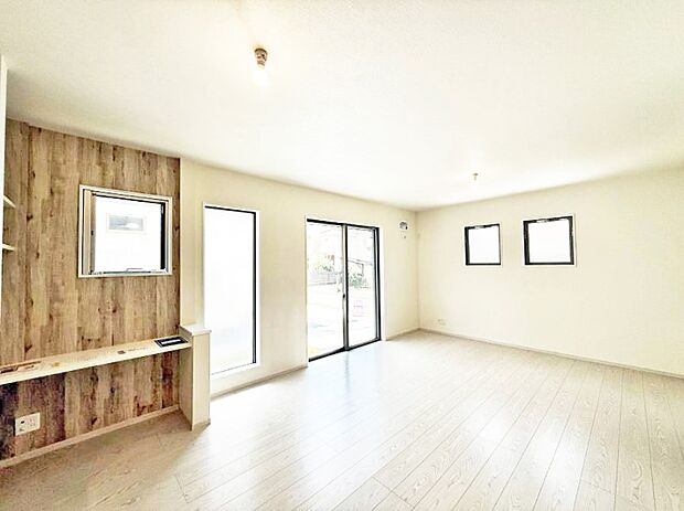 ■お仕事や勉強ににぴったりのカウンター付き  