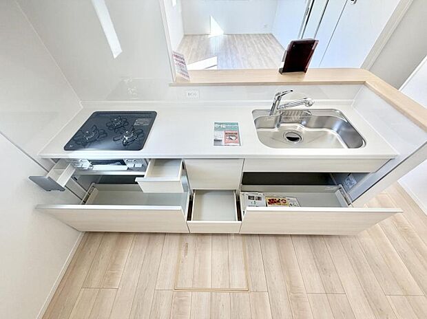 ■シンプルで機能的、毎日使いやすいキッチン