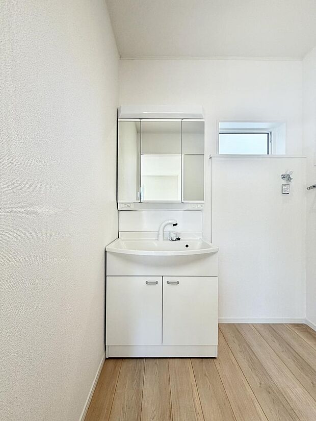 ■明るい洗面所は毎朝の歯磨きも楽しくできちゃいそうです♪