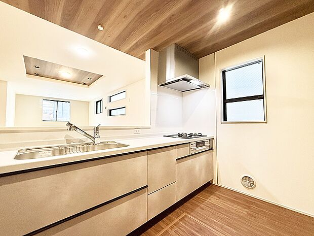 会話が深まる対面キッチン！家族との会話がはずみます  