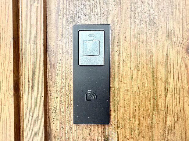 電子式玄関ドアの安心設計！防犯対策も安心です  